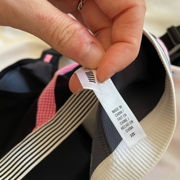 VS 32C Sports Bra, zip front cross back PINK - Picture 2 of 6